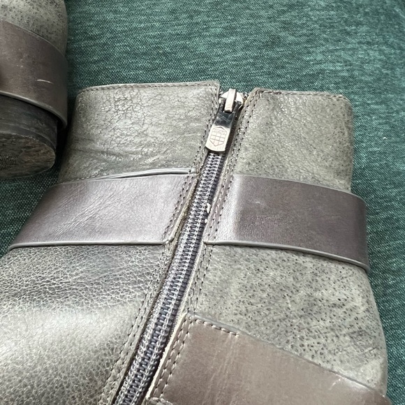 Vince Camuto 8 Moto Leather Ankle Booties Grey Buckles Romeo Boot shoes - Picture 13 of 14